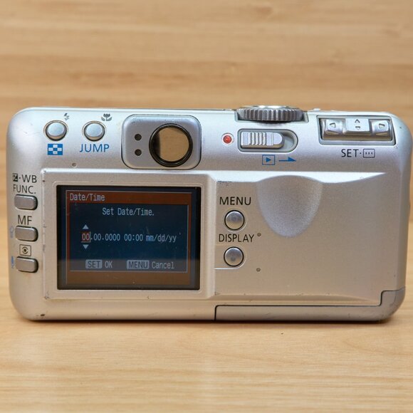 Vintage Canon PowerShot S45 4MP Digital Camera w/ 3x Optical Zoom, Made in Japan - Picture 4 of 9